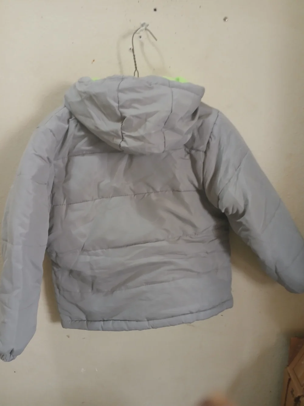 Brand New Size 7/8Kids Hooded Puffer Jacket in Light Gray with Lime Green Lining